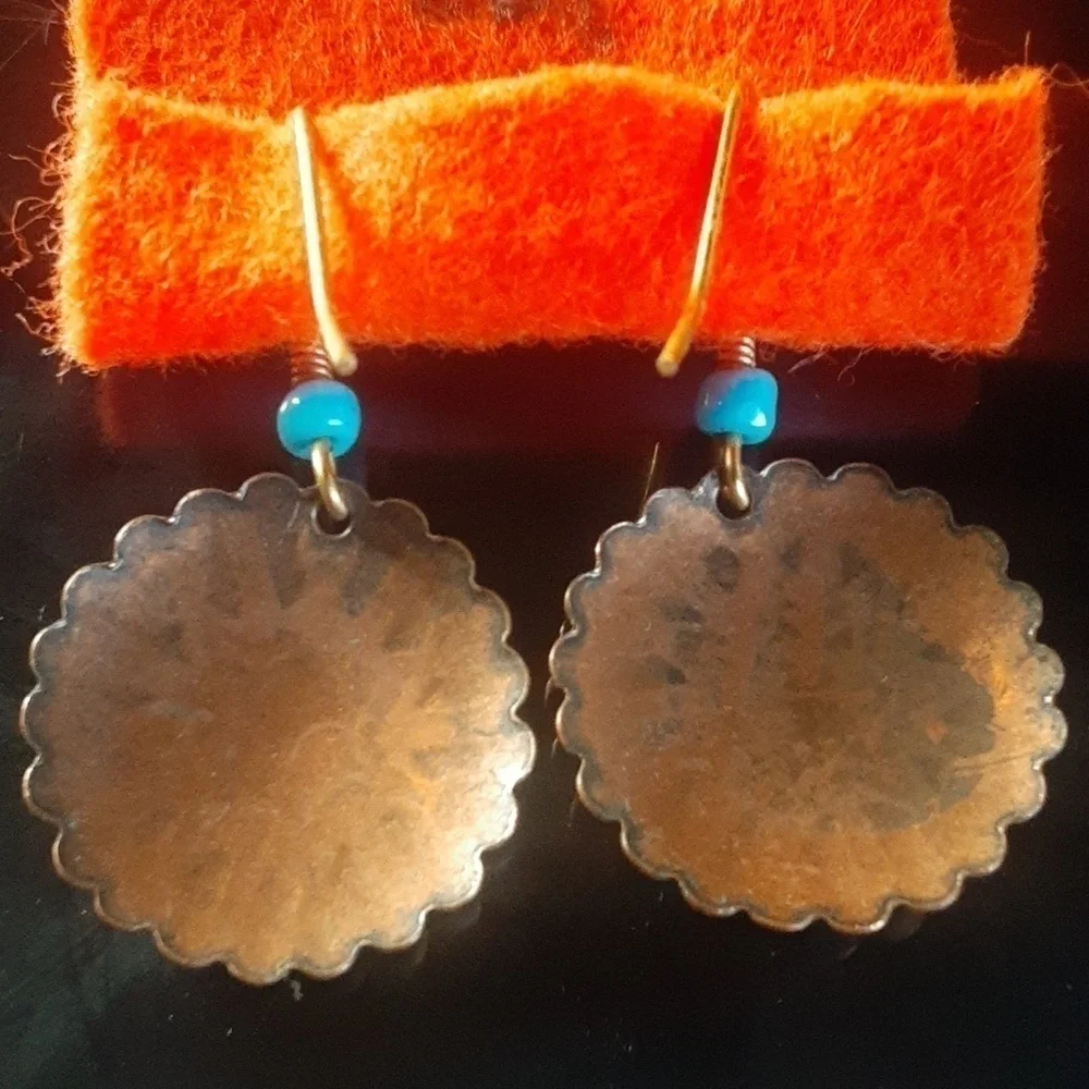 Artisan Style, Gold Tone Earrings. - Picture 4 of 4